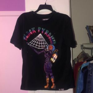 Black pyramid shirt 🖤